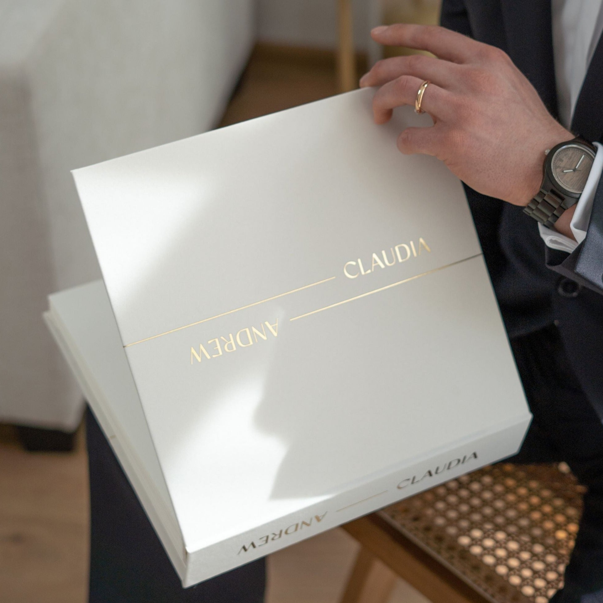 Silky White + Real Gold | Guest Book