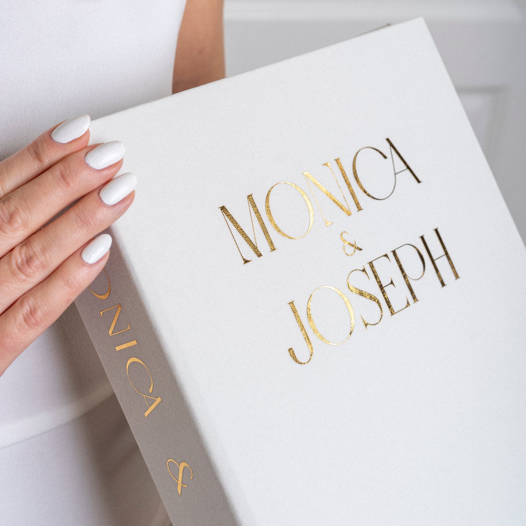 Classic Center Names, Silky White + Real Gold | Guest Book ♡