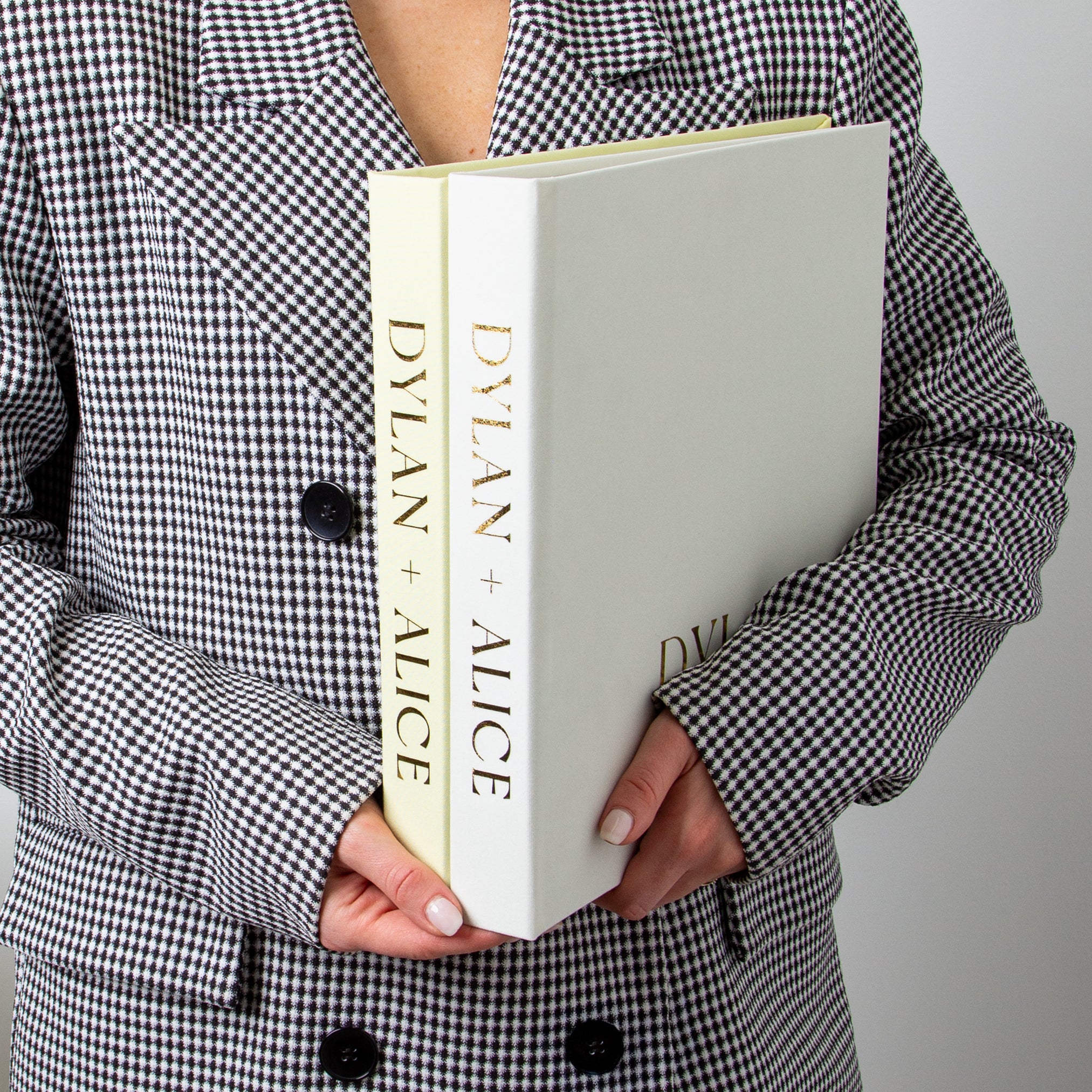 Silky White + Real Gold | Guest Book