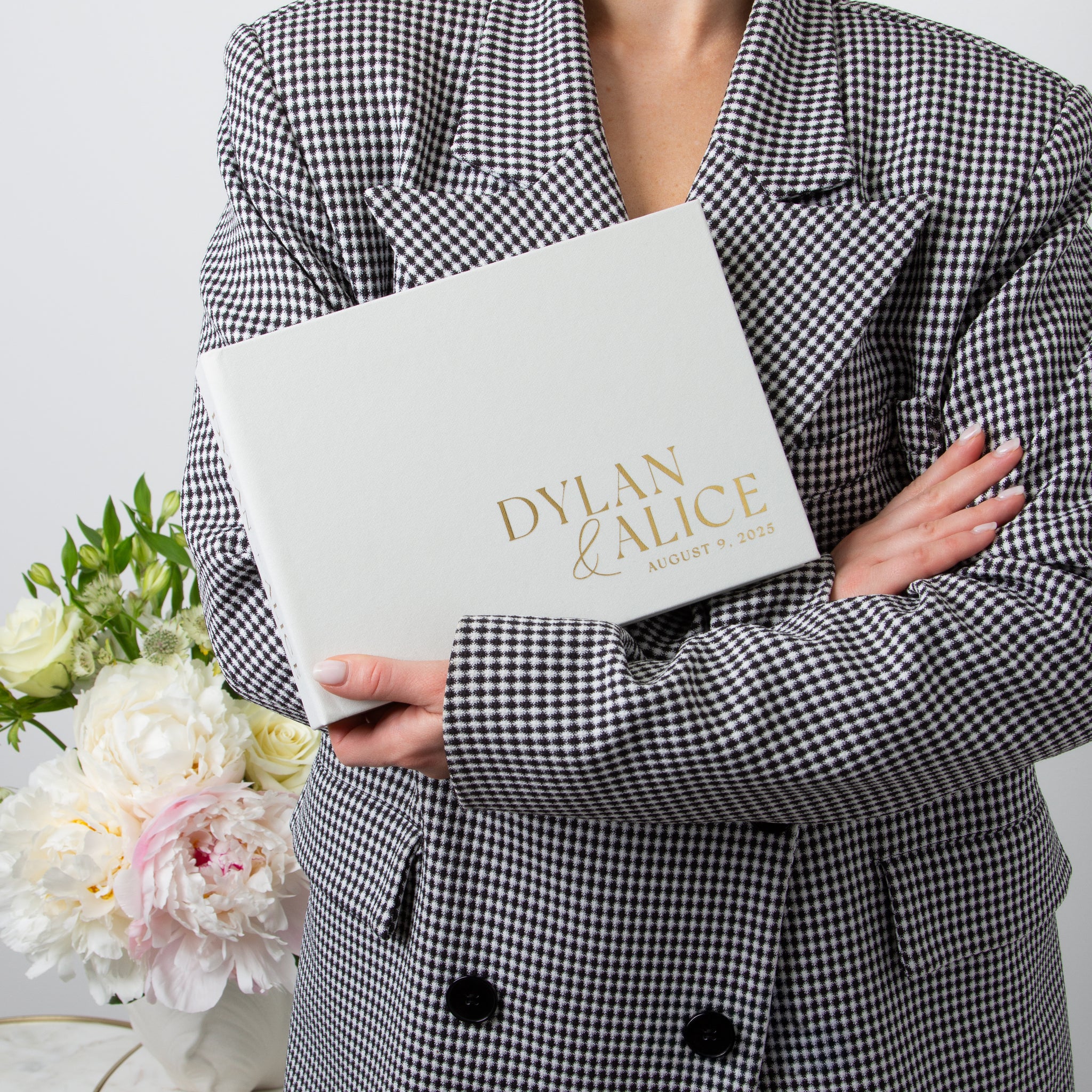 Silky White + Real Gold | Guest Book