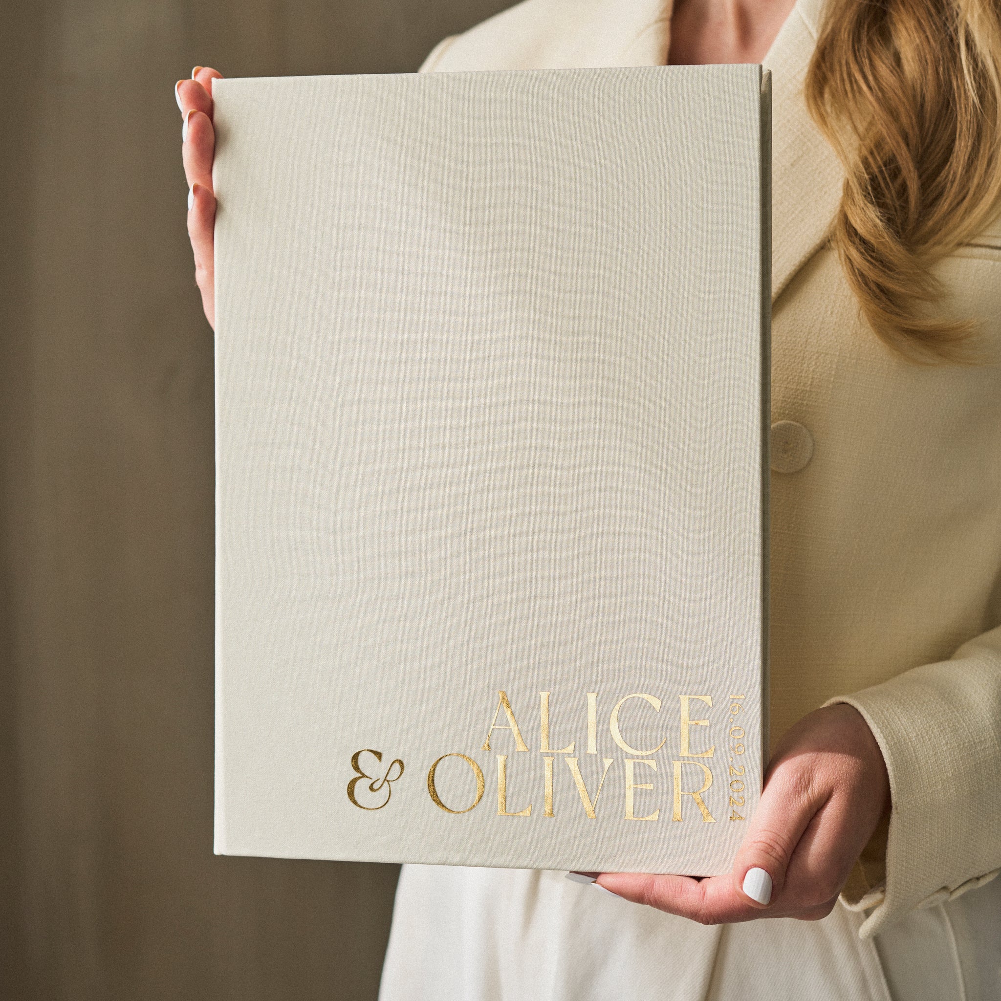 Silky White + Real Gold | Guest Book