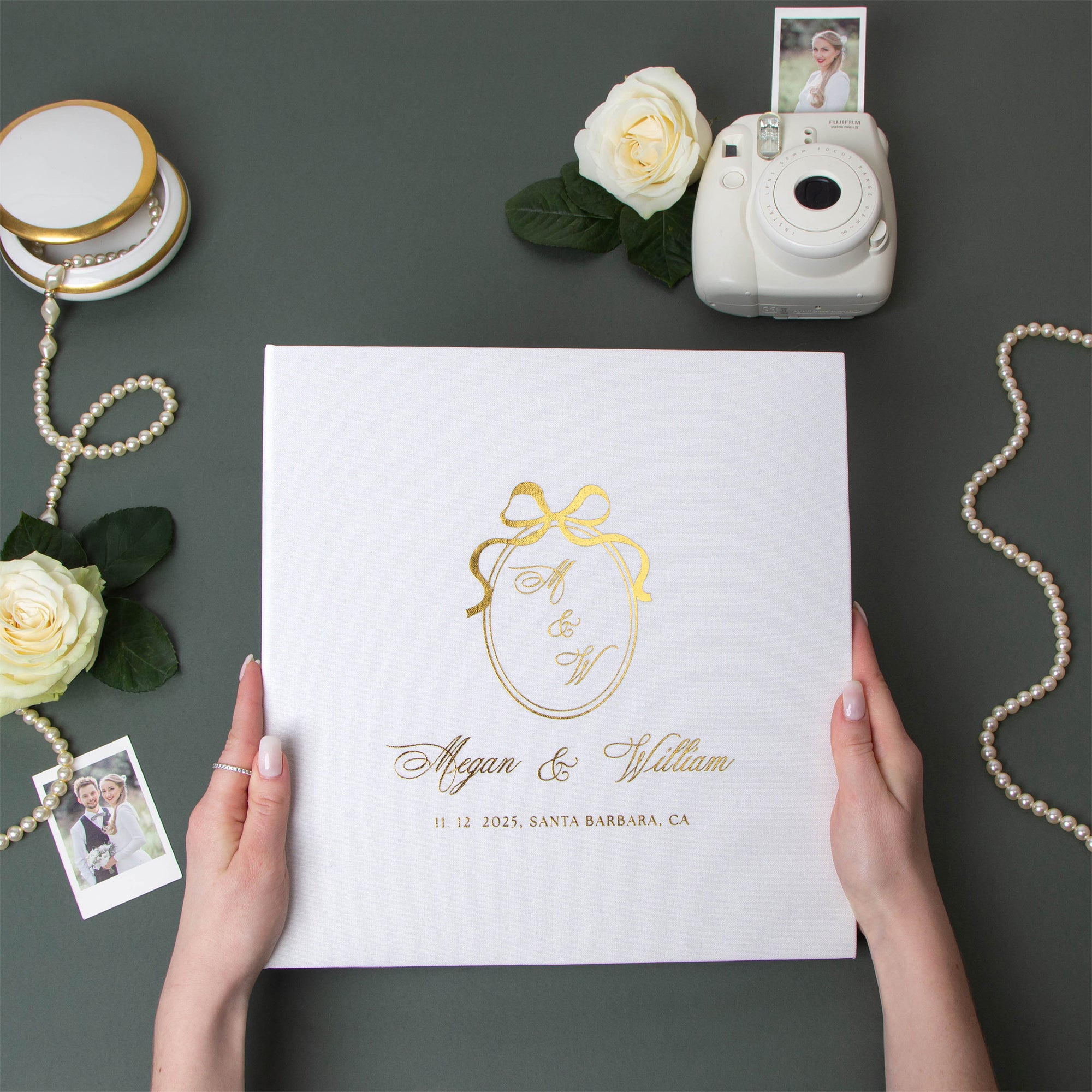 Silky White + Real Gold | Guest Book