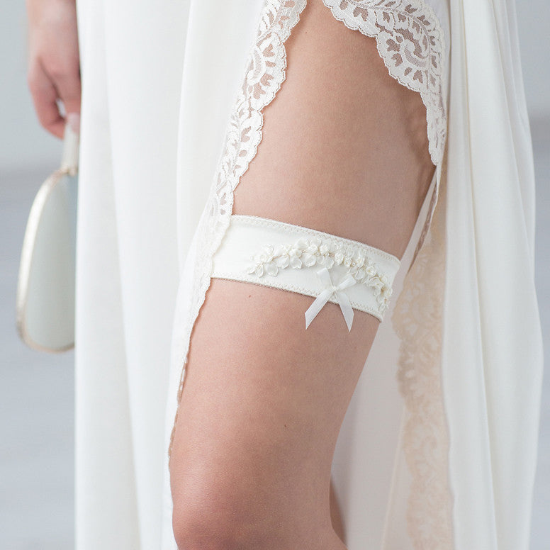 Wedding Bridal Garter Champagne Embroidery Flowers by Liumy - Liumy 